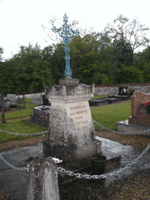 Rozoy-Bellevalle (Aisne) Le monument aux morts