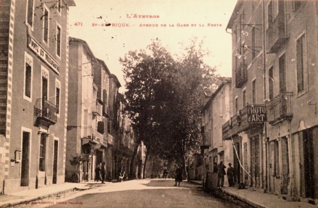 L' avenue de la gare (cpa)