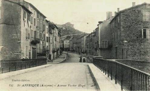 Le boulevard Victor Hugo (cpa)