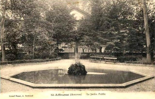 Le jardin public (cpa)