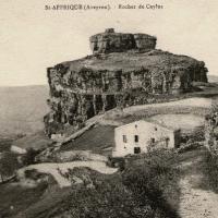 Le rocher de Caylus (cpa)