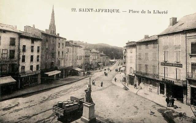 La place de la Liberté (cpa)