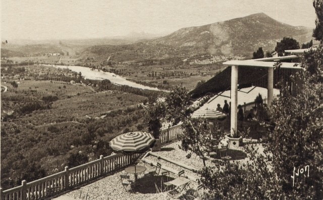 Vue des grottes des Demoiselles