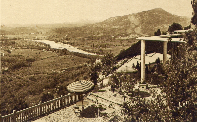 Saint-Bauzille-de-Putois (Hérault) Vue des Grottes des Demoiselles