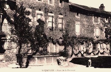 La place de la fontaine (cpa)