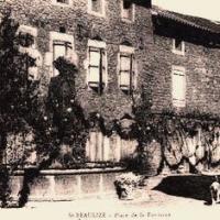 La place de la fontaine (cpa)