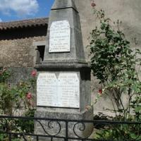Le monument aux morts et sa plaque 1914-1918