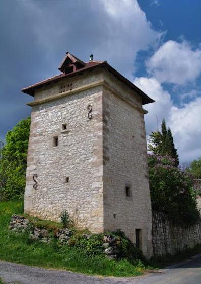 Saint-Beauzile (Tarn) un pigeonnier