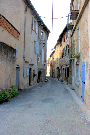 Dans le village