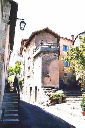 Dans le village