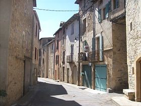 Dans le village