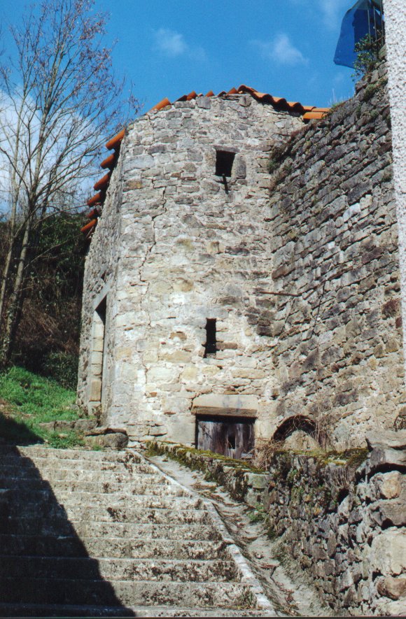 Saint-Félix-de-Sorgues (Aveyron) la tour Ouest