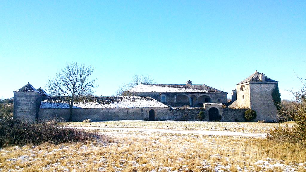 Saint-Georges-de-Luzençon (Aveyron) Les Brouzes, la ferme fortifiée