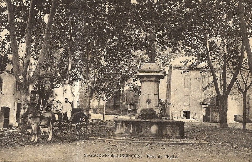 La place de l'église (cpa)