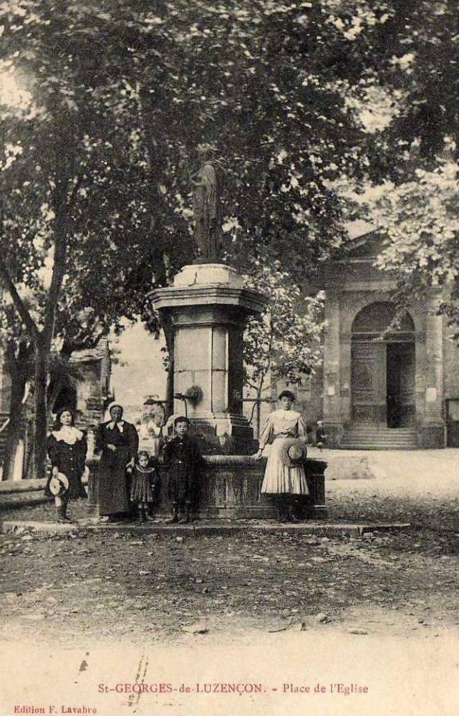 La place de l'église (cpa)