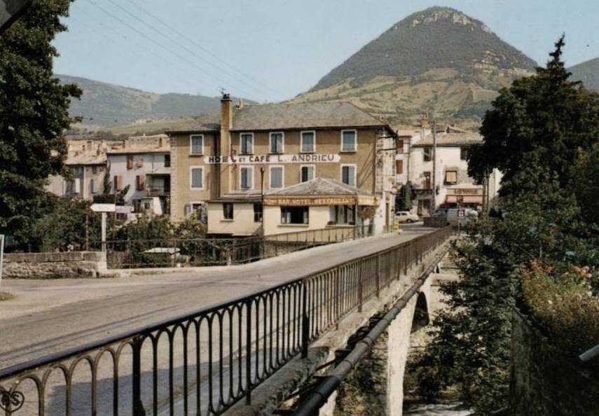 Saint-Georges-de-Luzençon (Aveyron) Le pont