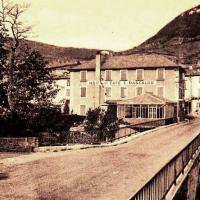 Le pont et l'hôtel (cpa)