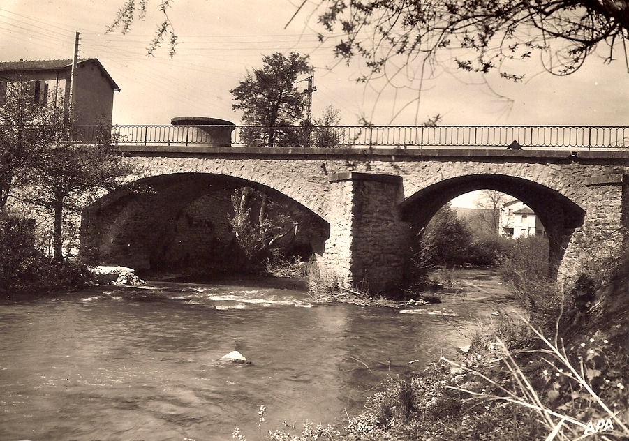 Le pont et le moulin Taly (cpa)