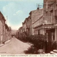 La rue principale et le Grand Café (cpa)