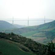 Saint-Georges-de-Luzençon (Aveyron) Vue sur le viaduc de Millau