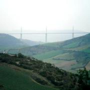 Saint-Georges-de-Luzençon (Aveyron) Vue sur le viaduc de Millau