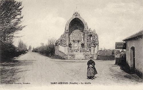 Saint-Gervais (Vendée) La grotte CPA