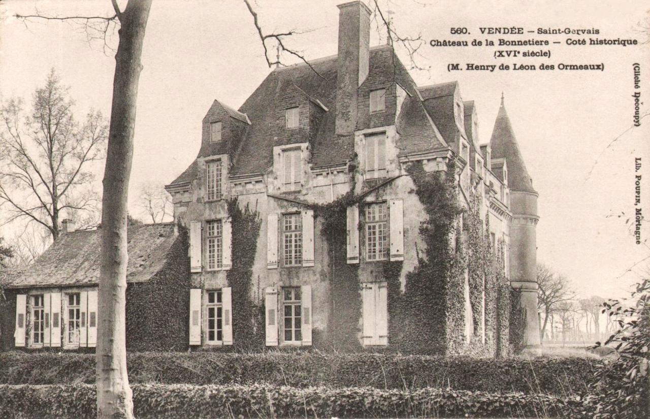 Saint-Gervais (Vendée) Le château de la Bonnetière vers 1950 CPA