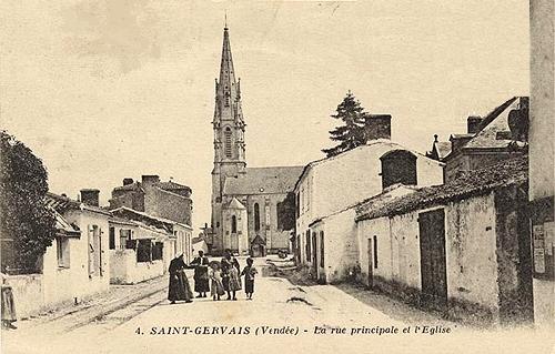 Saint-Gervais (Vendée) La rue principale CPA
