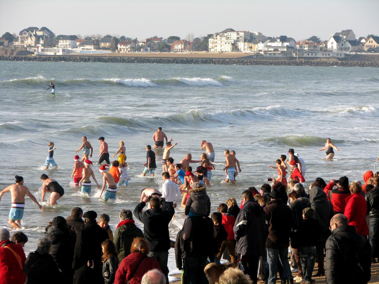 Saint-Gilles-Croix-de-Vie (Vendée) 1er bain de l'année 2015