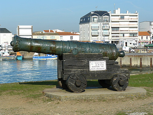 Saint-Gilles-Croix-de-Vie (Vendée) Canon anglais coulé à Noirmoutier en 1747