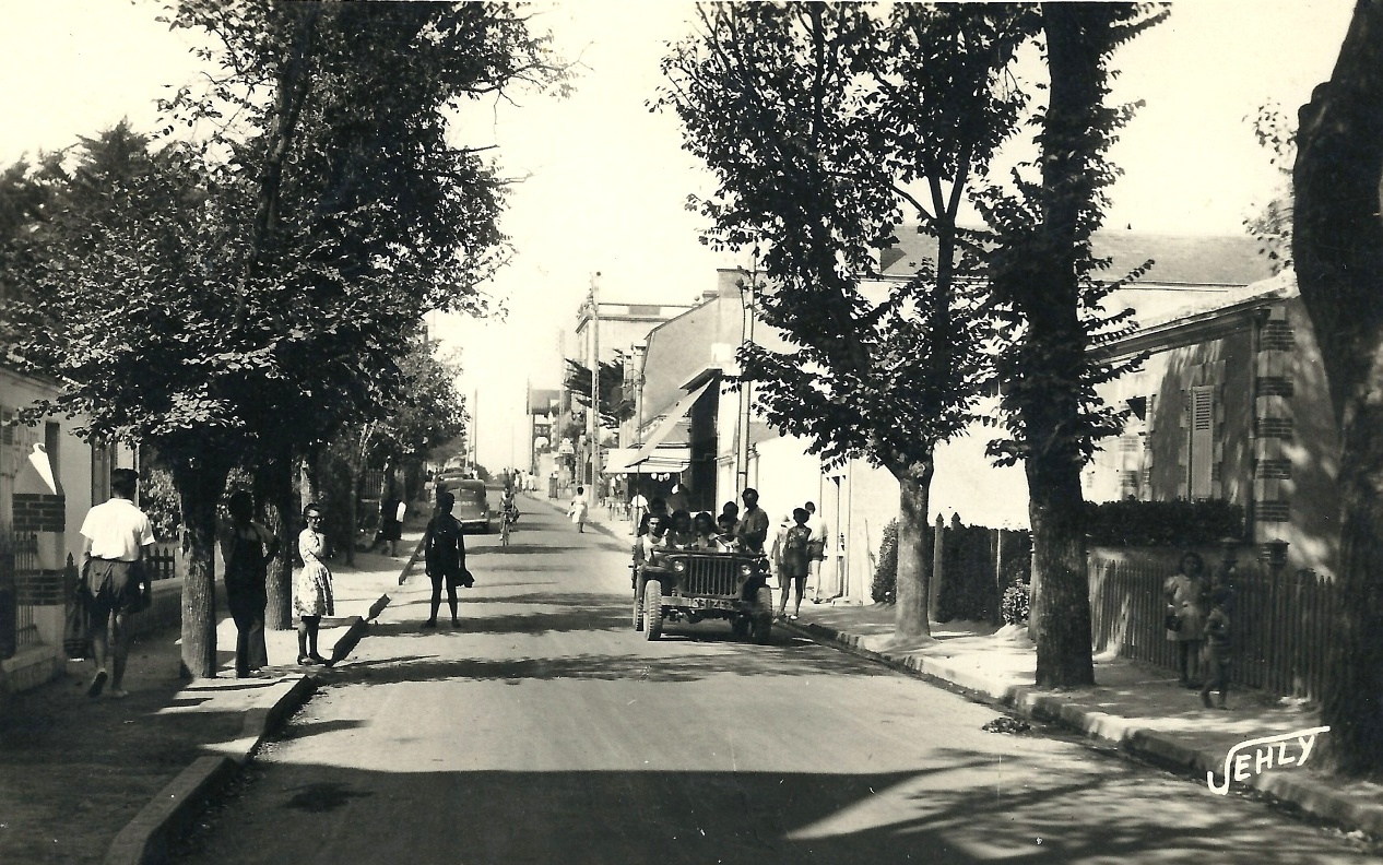 Saint-Gilles-Croix-de-Vie (Vendée) L'avenue de la plage CPA