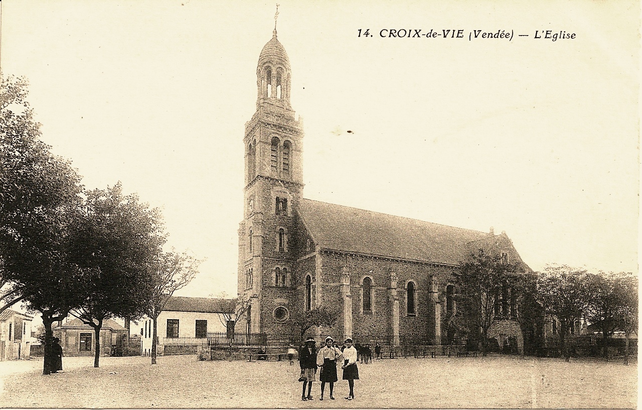 Saint-Gilles-Croix-de-Vie (Vendée) L'église Sainte Croix CPA