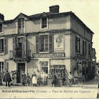 Saint-Gilles-Croix-de-Vie (Vendée) La place du marché CPA