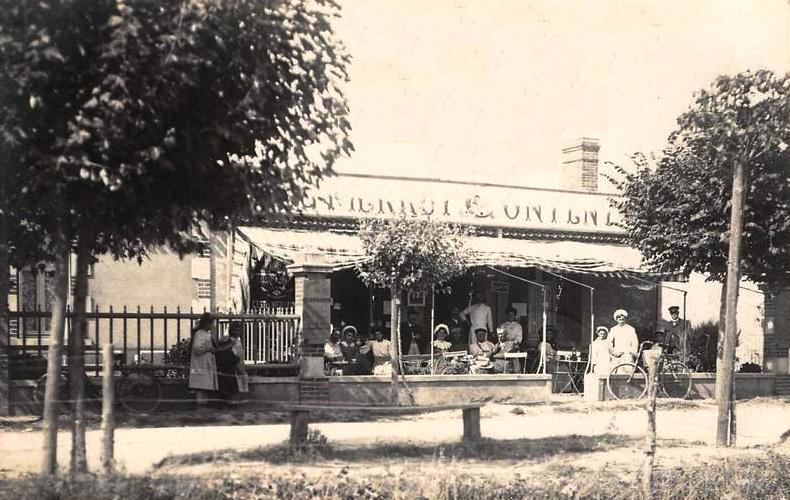 Saint-Gilles-Croix-de-Vie (Vendée) Le Café de l'Avenue de la plage CPA