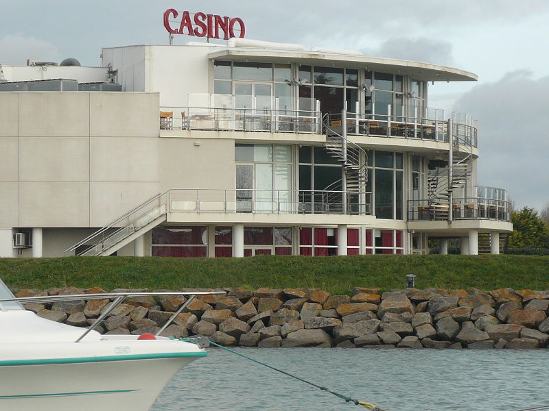 Saint-Gilles-Croix-de-Vie (Vendée) Le Casino en 2008