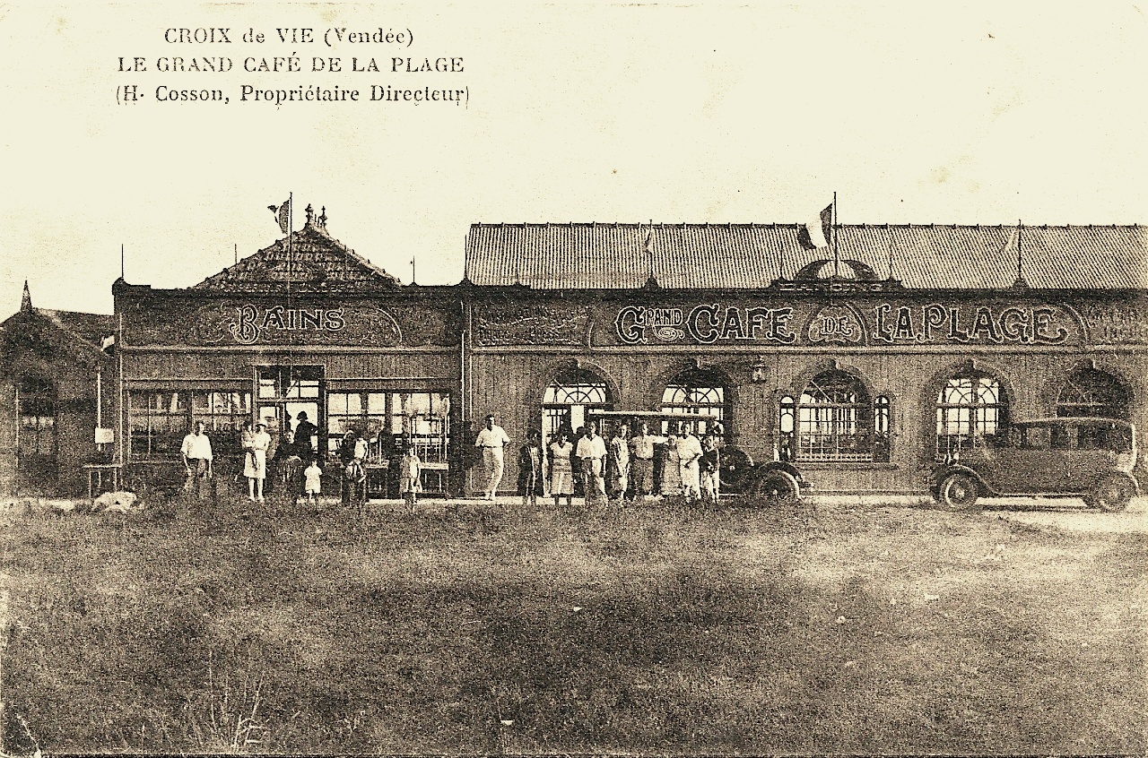 Saint-Gilles-Croix-de-Vie (Vendée) Le grand café de la plage CPA