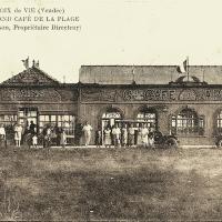 Saint-Gilles-Croix-de-Vie (Vendée) Le grand café de la plage CPA