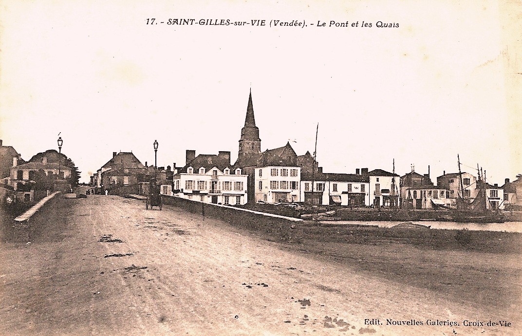 Saint-Gilles-Croix-de-Vie (Vendée) Le pont et les quais CPA