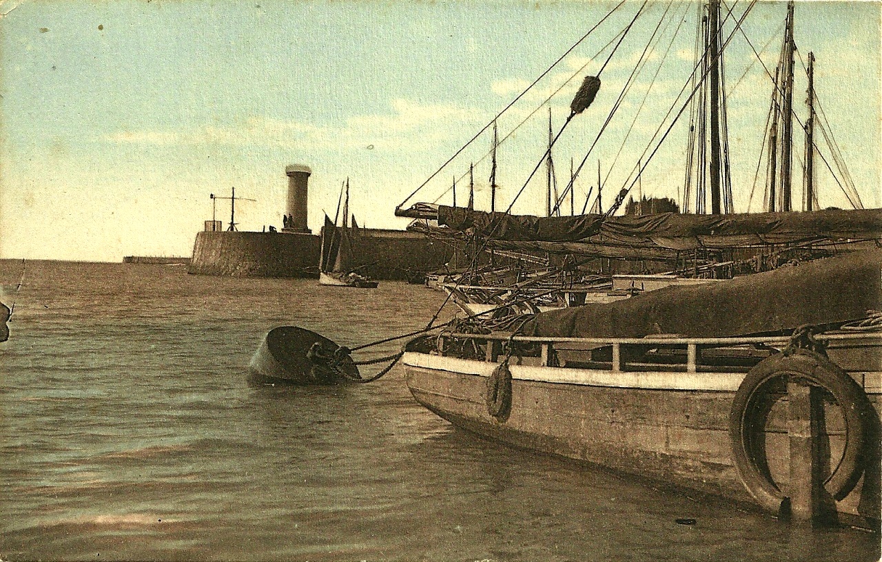 Saint-Gilles-Croix-de-Vie (Vendée) Le port de pèche CPA