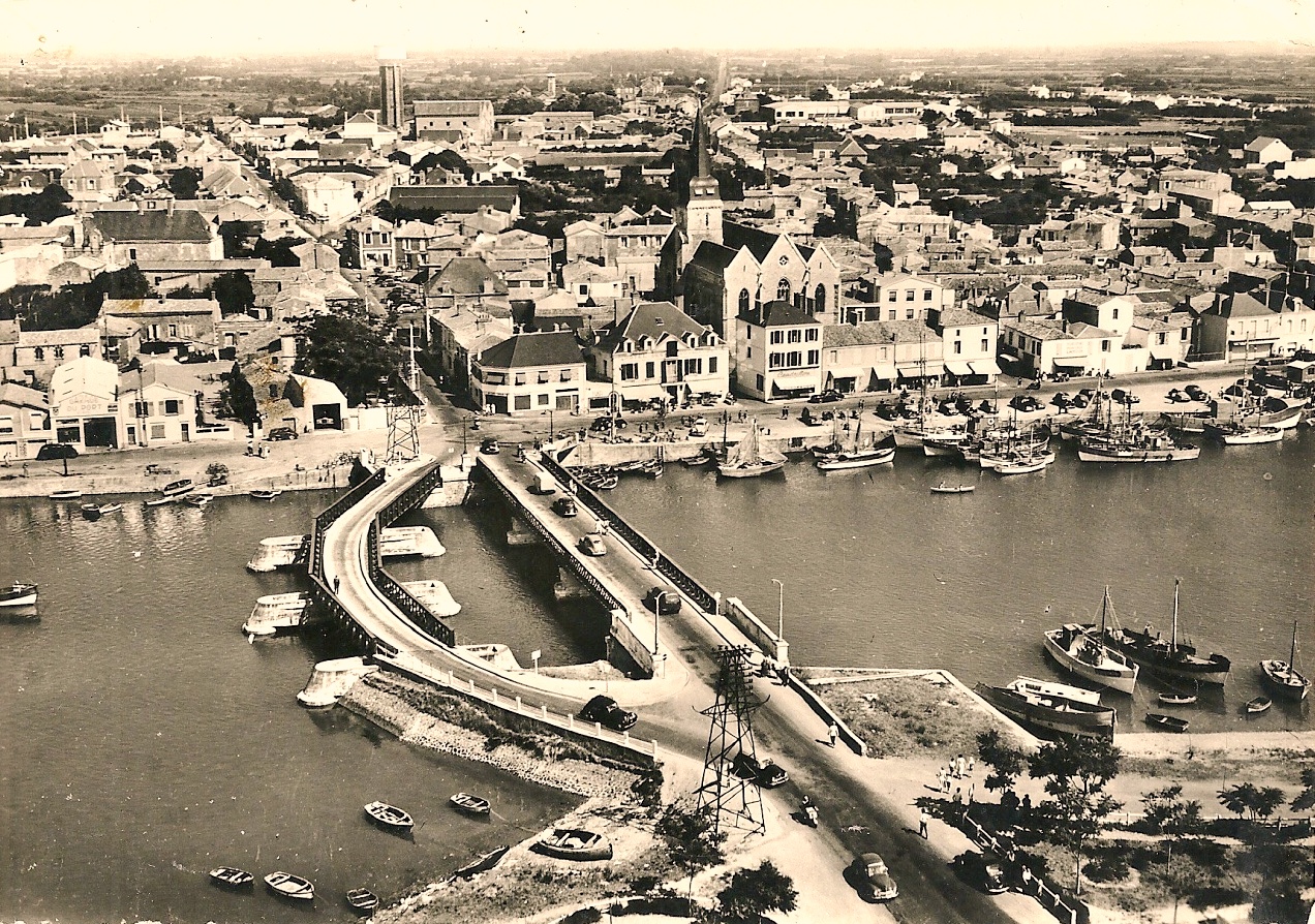 Saint-Gilles-Croix-de-Vie (Vendée) Le pont CPA