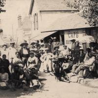 Saint-Gilles-Croix-de-Vie (Vendée) Un café CPA
