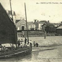 Saint-Gilles-Croix-de-Vie (Vendée) Une barque bretonne CPA