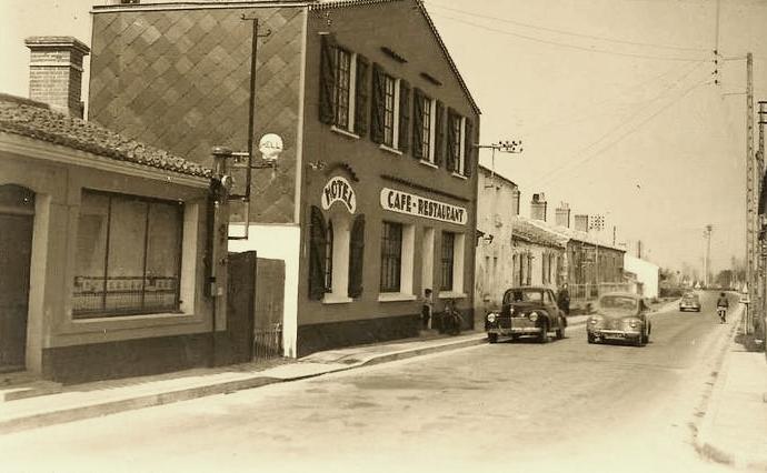 Saint-Hilaire-de-Riez (Vendée) L'Hôtel Burgaud vers 1955 CPA