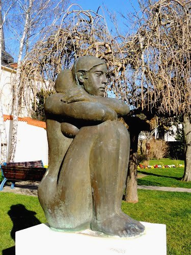 Saint-Hilaire-de-Riez (Vendée) Statue , La femme accroupie