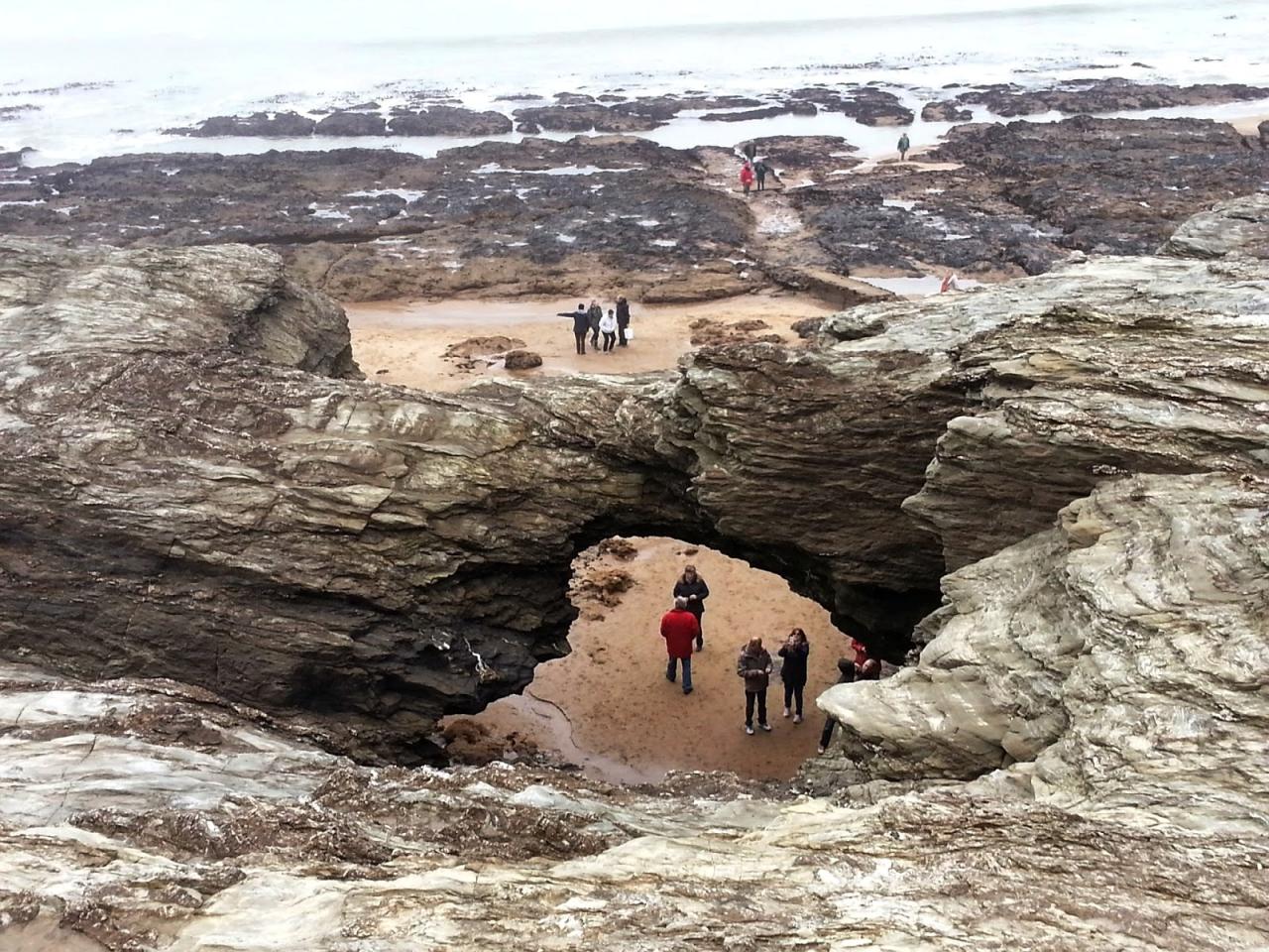 Saint-Hilaire-de-Riez (Vendée) Le trou du diable  à marée basse