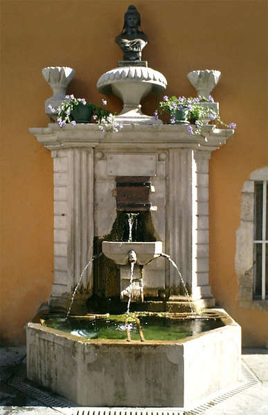 Saint-Hippolyte-du-Fort (Gard) Une fontaine
