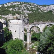 Saint-Hippolyte-du-Fort (Gard) La tour St Jean et le viaduc