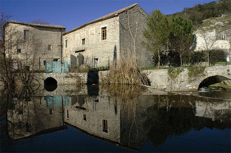 Saint-Hippolyte-du-Fort (Gard) La place de la Canourgue