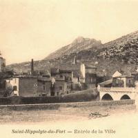 L'entrée de la ville en 1902 (cpa)