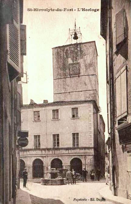 L'Hôtel de Ville et l'horloge (cpa)